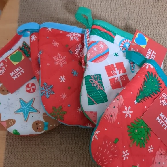 Pick ur favorite Holiday Mini Mitt Red /Green New - Picture 1 of 4
